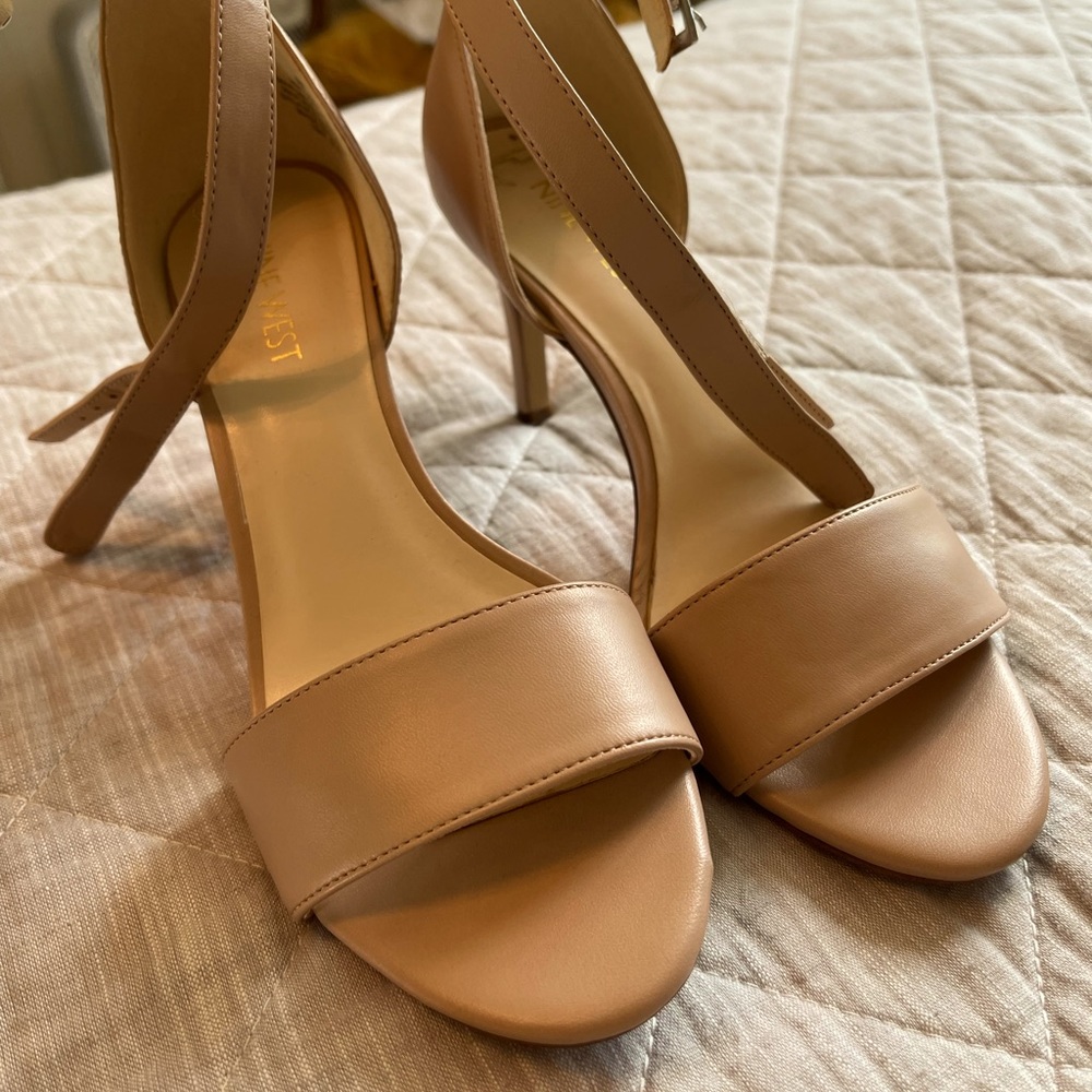 Used Nine west Pruce ankle strap sandals